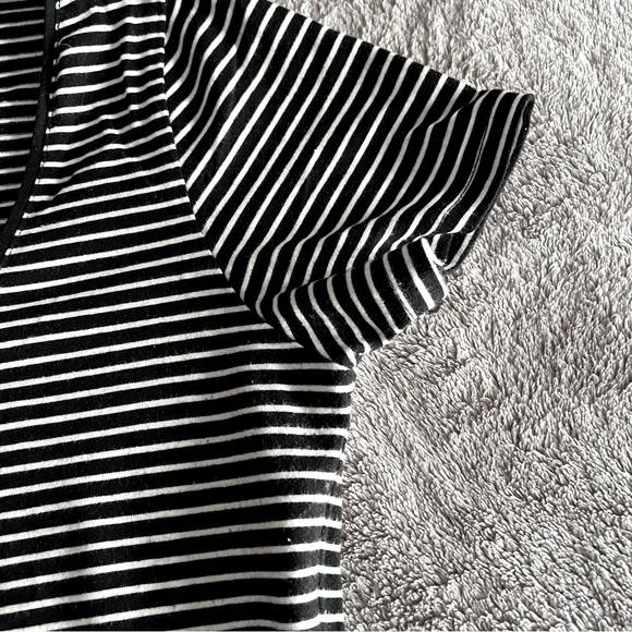 Black & White Striped Tee! - Picture 4 of 8